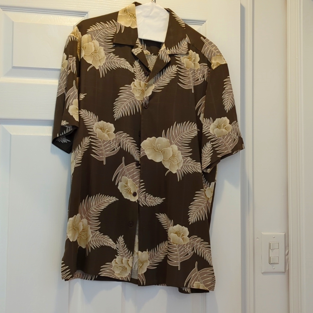 Axist summer shirt sleeve Men's Sm. Silk.